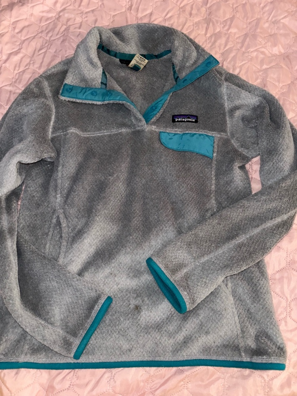 Patagonia Light Gray Fleece Jacket with Teal Trim